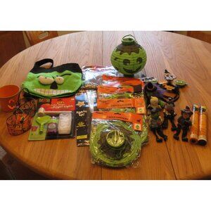 23-Piece Kids Monster Halloween Party Decorations Green Lanterns Glow Sticks +++
